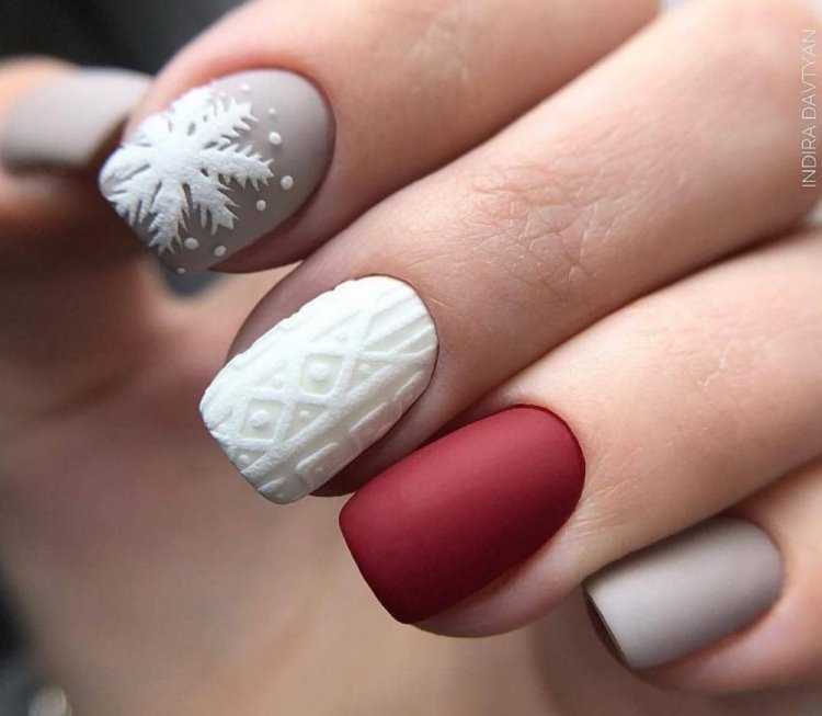 Новорічний манікюр 2023 (50 фото) - модні та красиві ідеї дизайну нігтів на Новий рік 2023