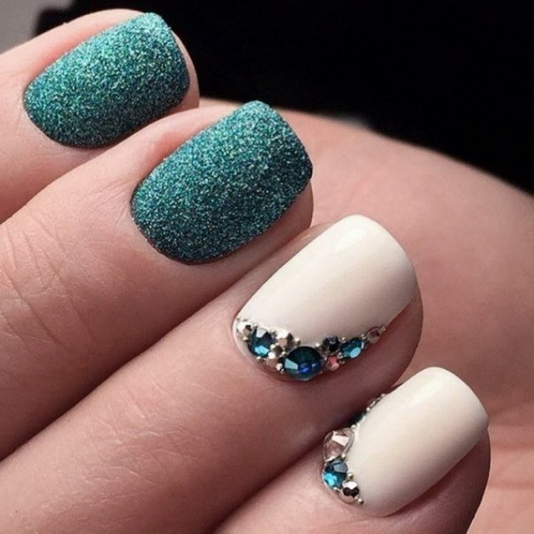 Новорічний манікюр 2023 (50 фото) - модні та красиві ідеї дизайну нігтів на Новий рік 2023