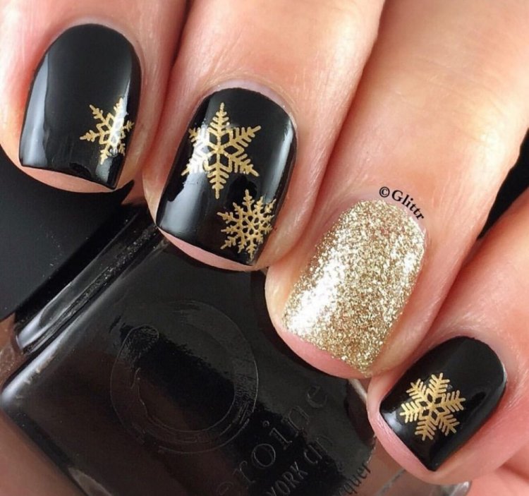 Новорічний манікюр на короткі нігті 2023 (50 фото) - красиві ідеї дизайну нігтів