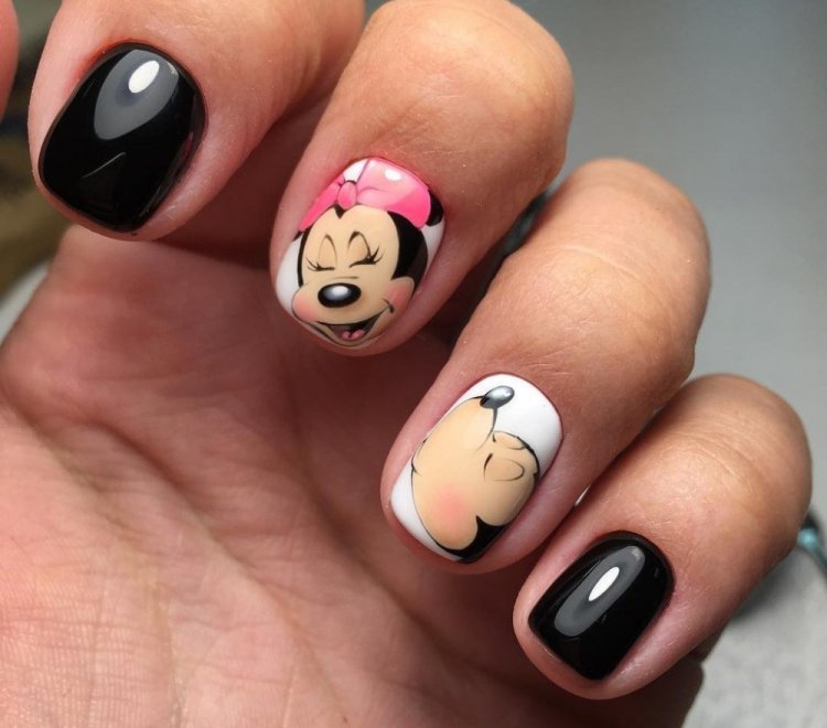 Новорічний манікюр на короткі нігті 2023 (50 фото) - красиві ідеї дизайну нігтів