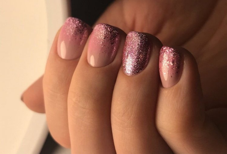 Новорічний манікюр на короткі нігті 2023 (50 фото) - красиві ідеї дизайну нігтів