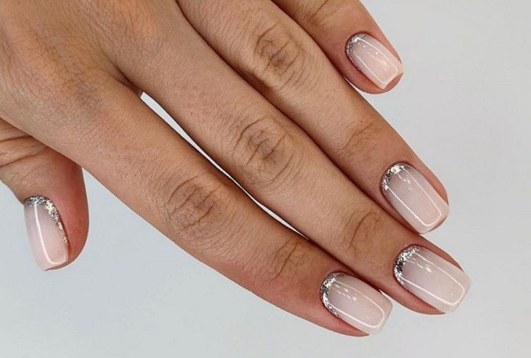 Новорічний манікюр на короткі нігті 2023 (50 фото) - красиві ідеї дизайну нігтів
