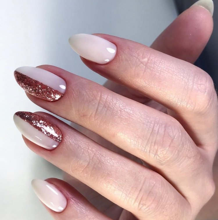 Новорічний манікюр на короткі нігті 2023 (50 фото) - красиві ідеї дизайну нігтів