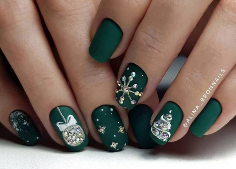 Новорічний манікюр на короткі нігті 2023 (50 фото) - красиві ідеї дизайну нігтів