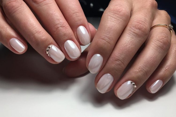 Новорічний манікюр на короткі нігті 2023 (50 фото) - красиві ідеї дизайну нігтів