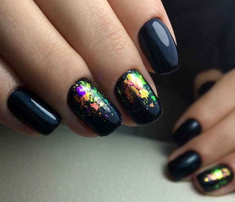 Новорічний манікюр на короткі нігті 2023 (50 фото) - красиві ідеї дизайну нігтів