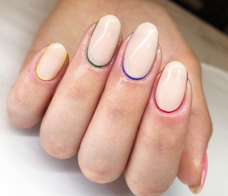Зимовий манікюр на короткі нігті 2023-2024 (50 фото)