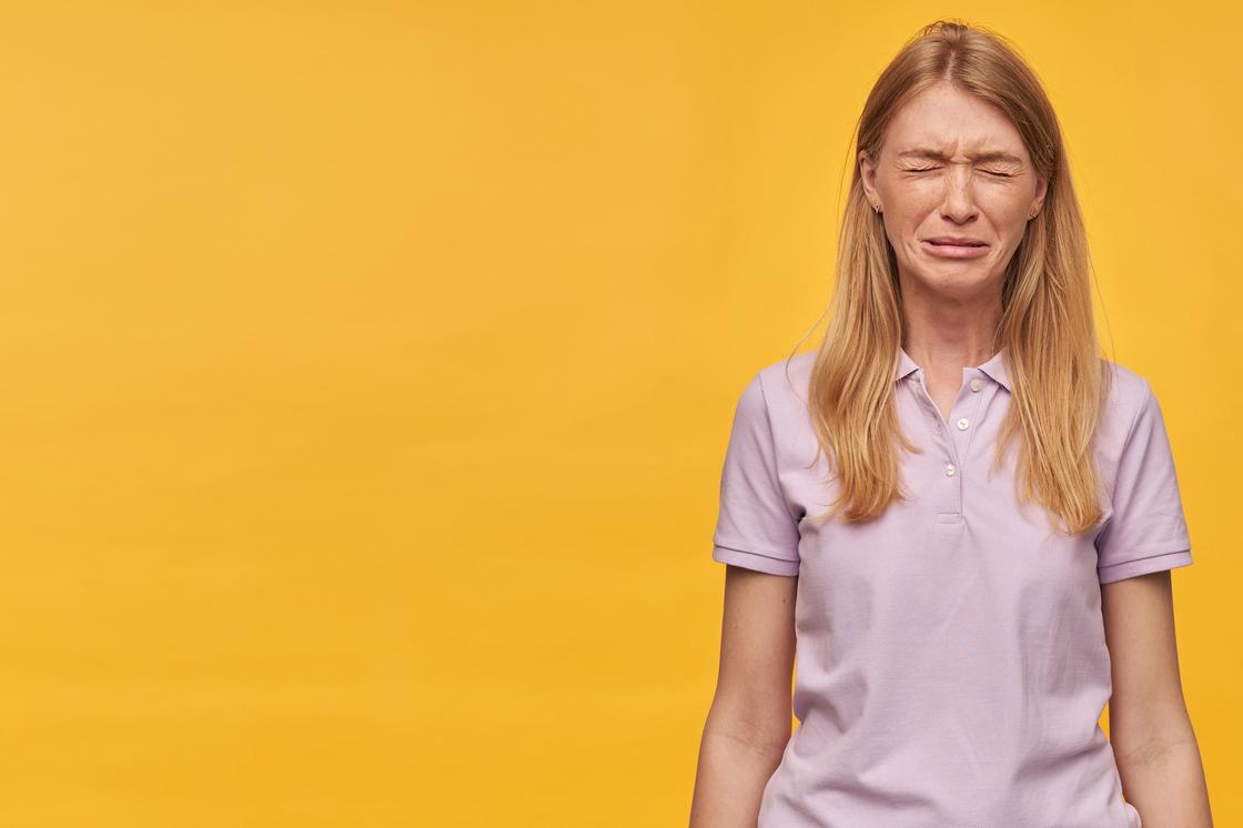 Дівчина плаче Девушка плачет