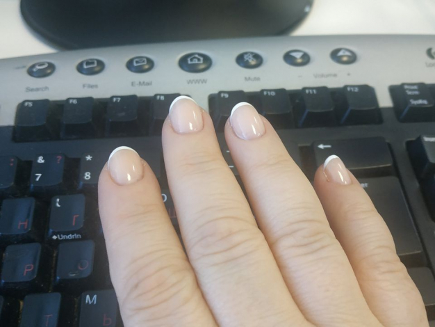 Найневдаліші відтінки лаку для манікюру у зрілому віці