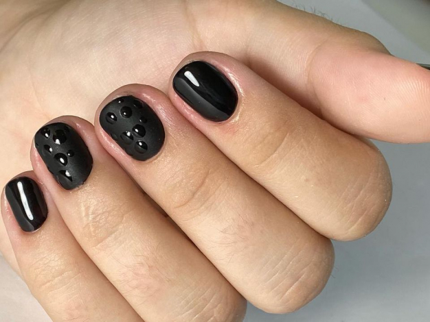 Найневдаліші відтінки лаку для манікюру у зрілому віці