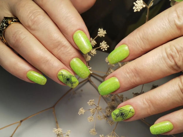 Найневдаліші відтінки лаку для манікюру у зрілому віці