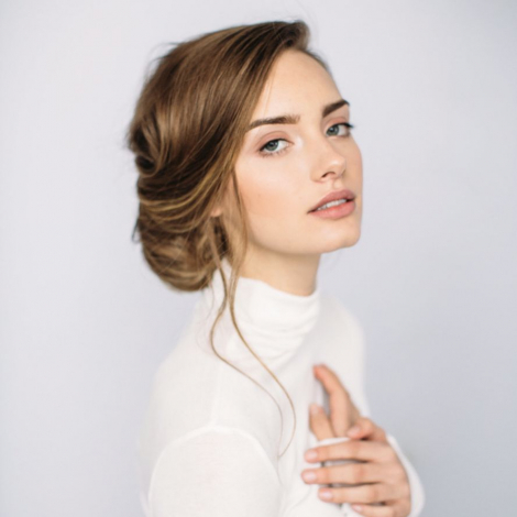 Ультрамодне укладання волосся на бік для короткого, довгого і волосся середньої довжини