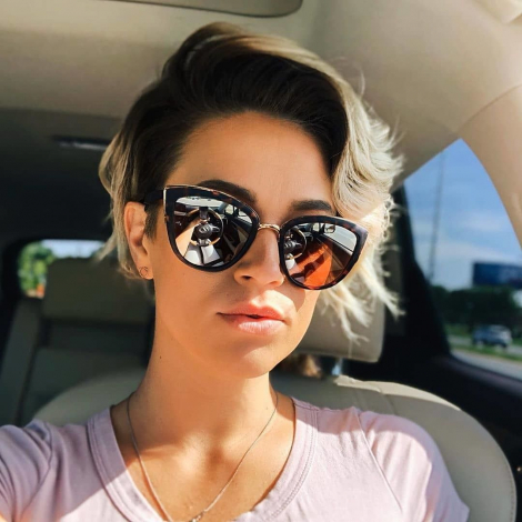 Ультрамодне укладання волосся на бік для короткого, довгого і волосся середньої довжини