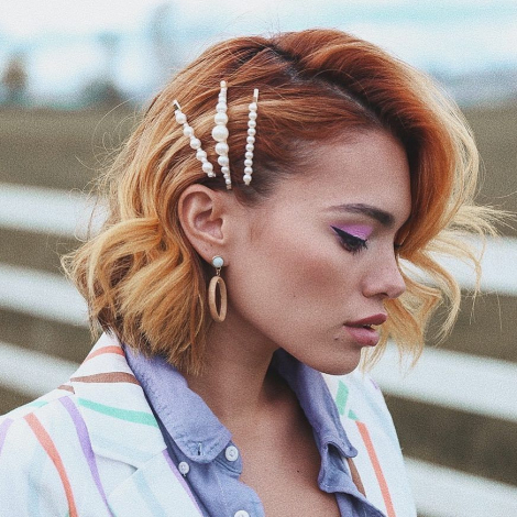 Ультрамодне укладання волосся на бік для короткого, довгого і волосся середньої довжини