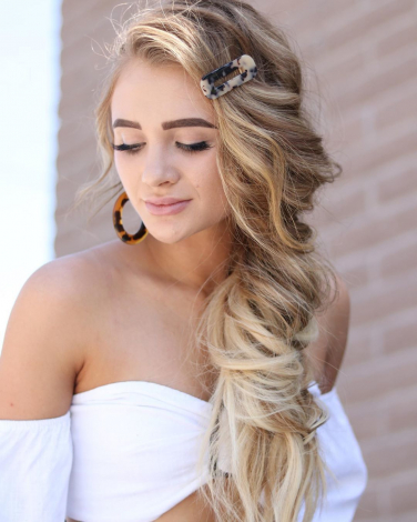 Ультрамодне укладання волосся на бік для короткого, довгого і волосся середньої довжини