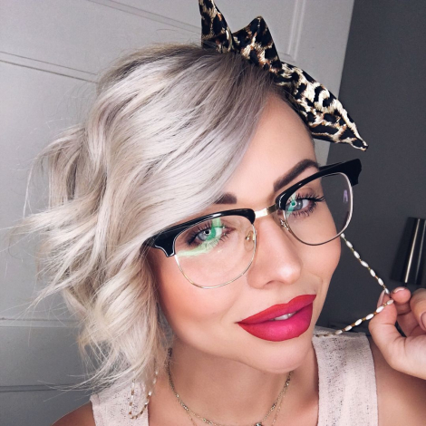 Ультрамодне укладання волосся на бік для короткого, довгого і волосся середньої довжини