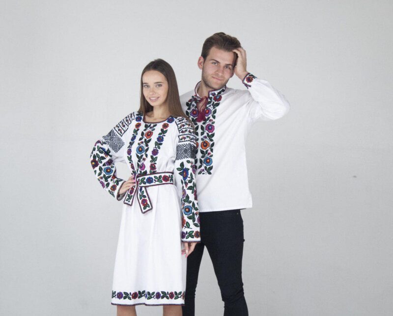 Сучсний вишитий одяг