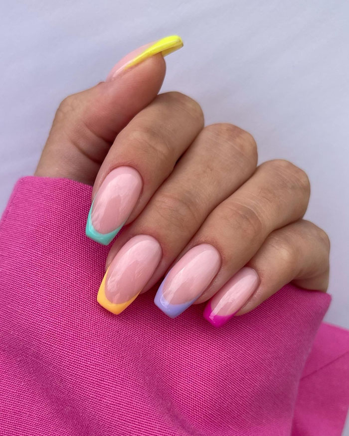 Кольоровий френч 2023: +220 фото манікюру