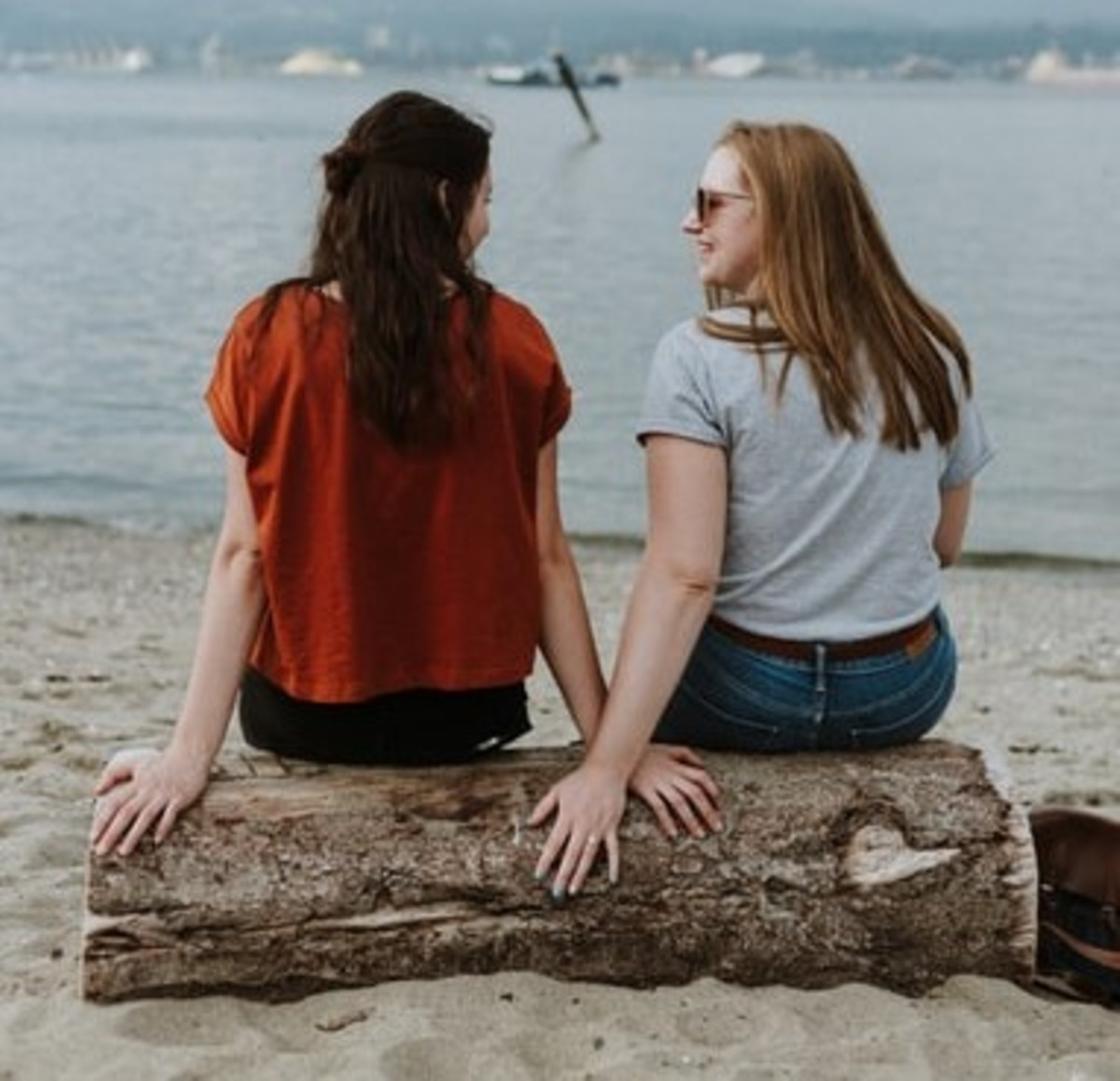 Подруги біля моря Подруги у моря