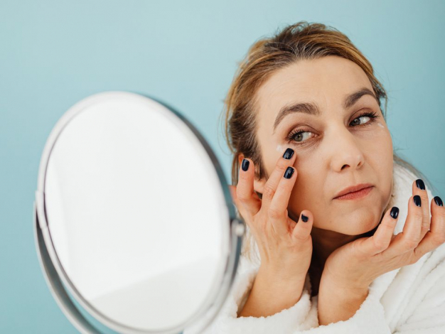 Домашня маска, яка ефективно допоможе позбутися зморшок навколо очей