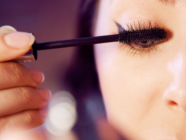 Пару крапель копійчаного засобу прямо у флакон: простий спосіб реанімувати засохлу туш