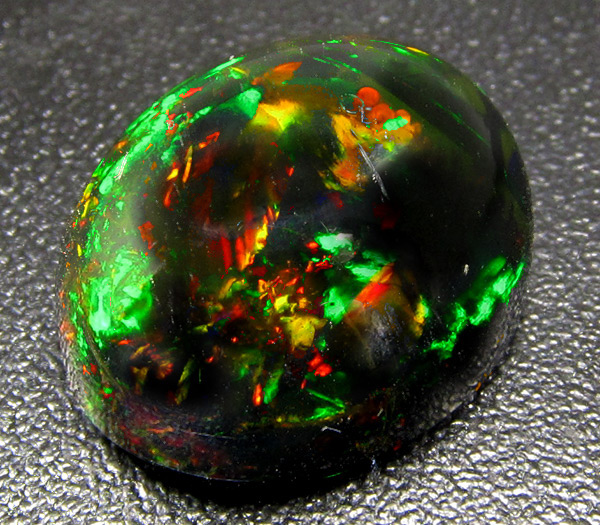 Жінка Дракон: характеристика, робота, кохання та талісмани