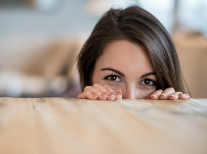 Особливості дівчини-інтроверта та її поведінки у стосунках