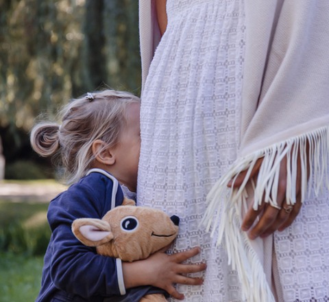 Чому дитина соромиться і що з цим робити?