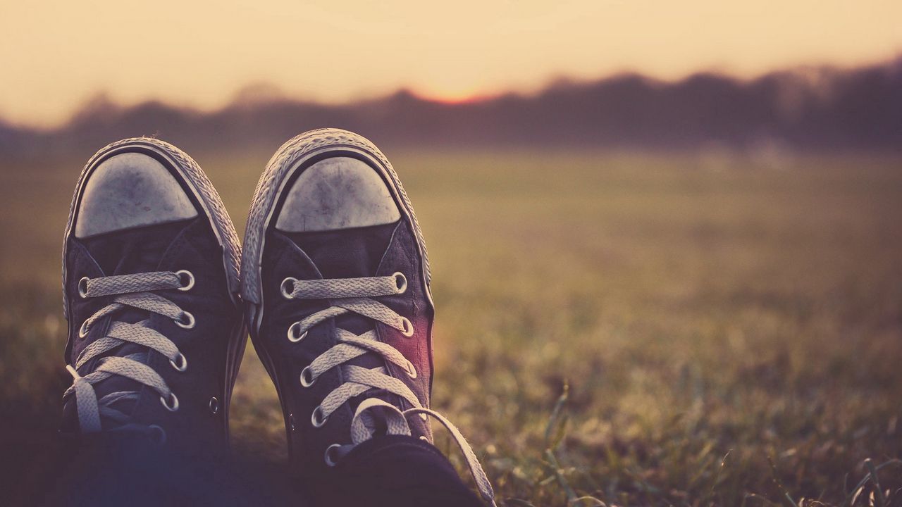 Яке взуття краще носити в гарячу пору року