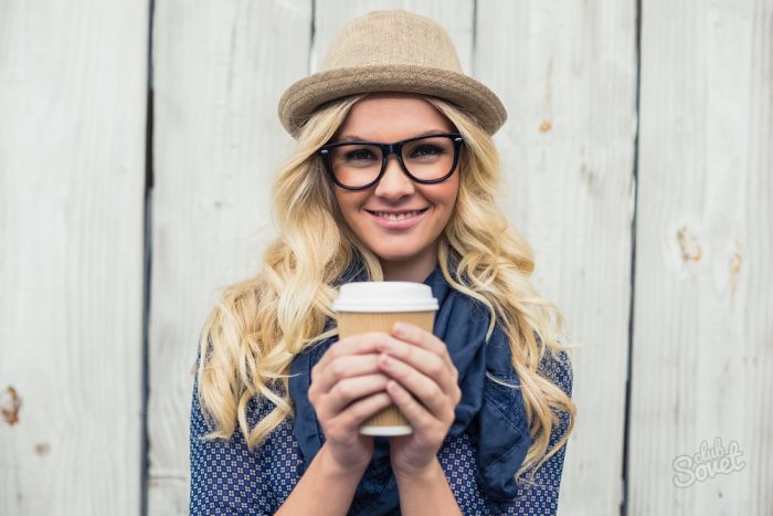 Як вивести пляму від кави на одязі, дивані: Поради і хитрощі