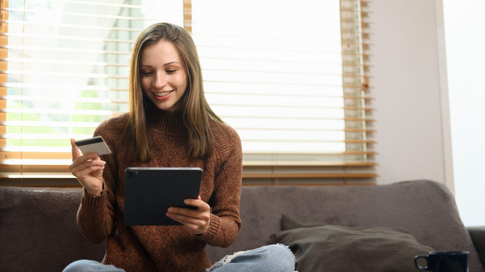 Кредитна картка чи кредит готівкою: що насправді вигідніше та в яких випадках